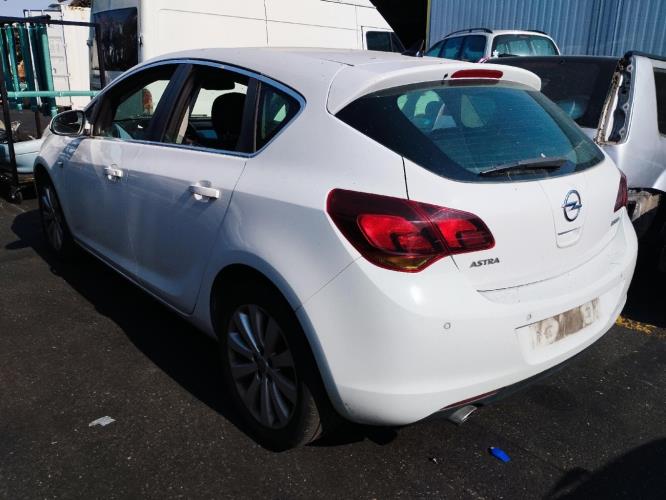 Image Renfort pare choc arriere (traverse) - OPEL ASTRA J
