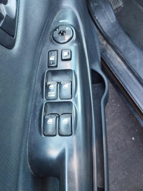 Image Interrupteur de leve vitre avant gauche - HYUNDAI TUCSON 1