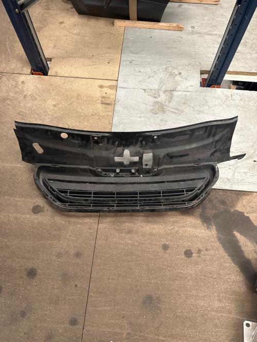 Image Calandre - PEUGEOT 2008 1