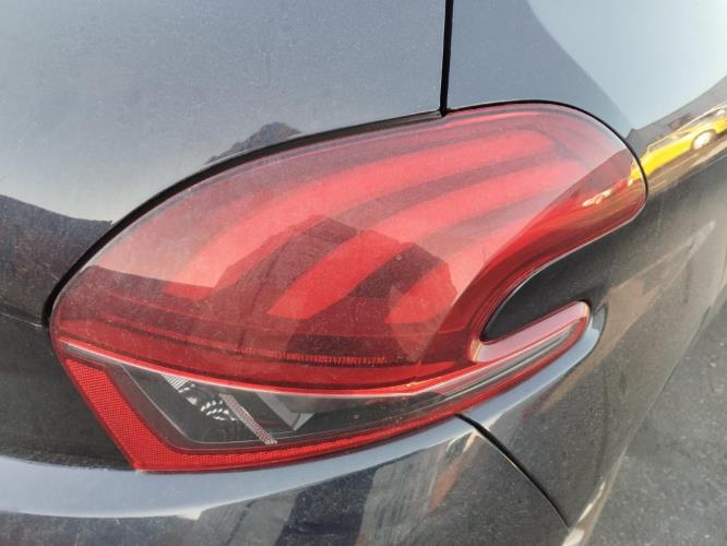 Image Feu arriere principal droit (feux) - PEUGEOT 208 1