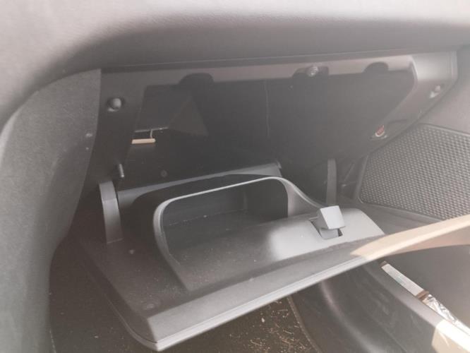 Image Boite a gants - PEUGEOT 208 1