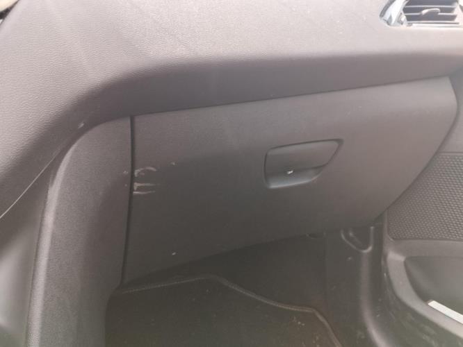 Image Boite a gants - PEUGEOT 208 1