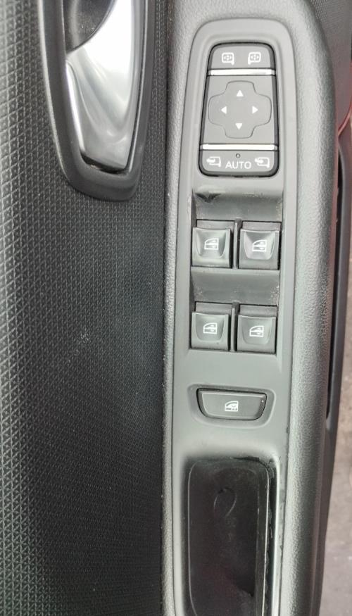 Image Interrupteur de leve vitre avant gauche - RENAULT CLIO 4