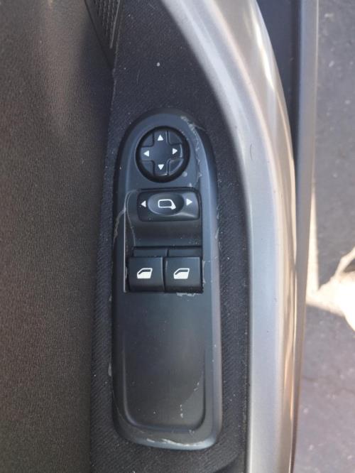 Image Interrupteur de leve vitre avant gauche - PEUGEOT 308 1