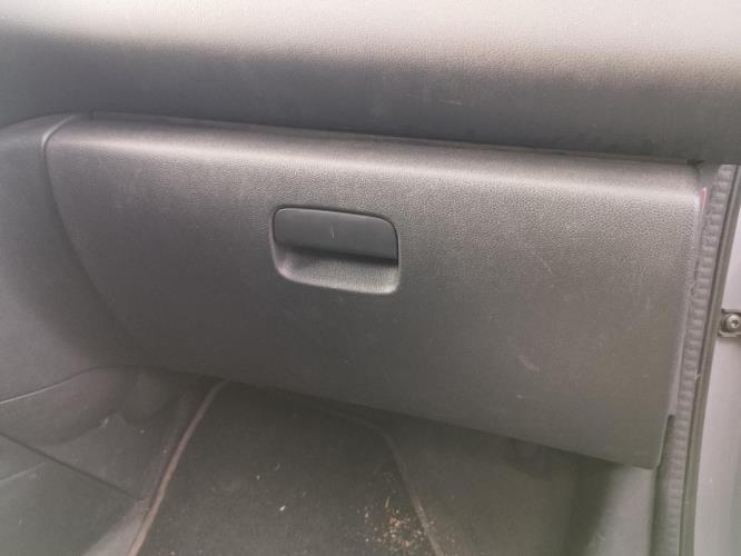 Image Boite a gants - PEUGEOT 5008 1