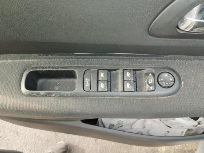 Image Interrupteur de leve vitre avant gauche - PEUGEOT 5008 1