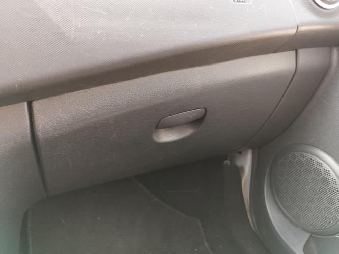 Image Boite a gants - DACIA SANDERO 2