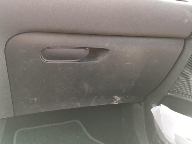Image Boite a gants - CITROEN C4 2