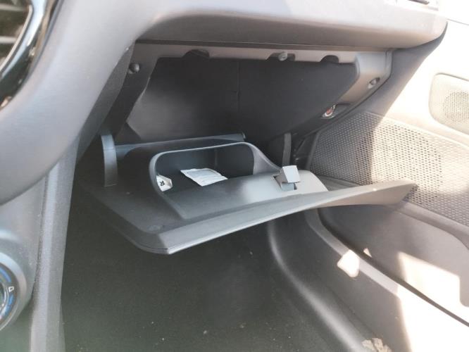 Image Boite a gants - PEUGEOT 208 1