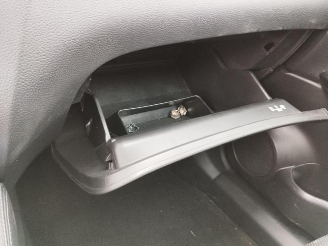 Image Boite a gants - NISSAN QASHQAI 2