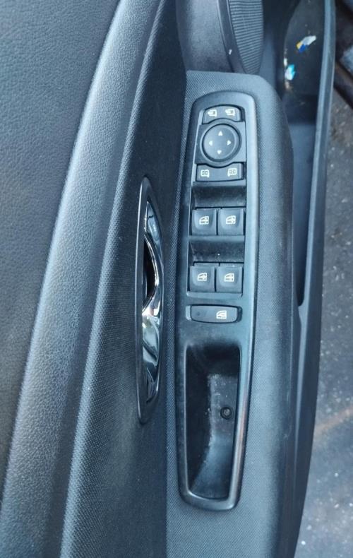 Image Interrupteur de leve vitre avant gauche - RENAULT MEGANE 3