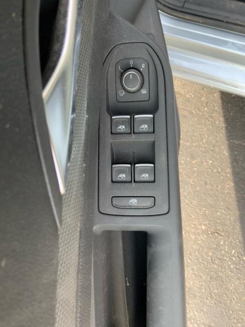 Image Interrupteur de leve vitre avant gauche - VOLKSWAGEN GOLF 8 SW