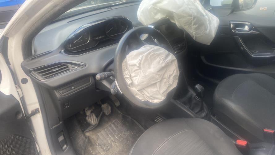 Image Eclairage de plafonnier - PEUGEOT 208 1