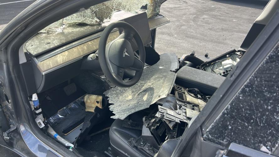 Image Feu arriere principal droit (feux) - TESLA MODEL 3 5YJ3