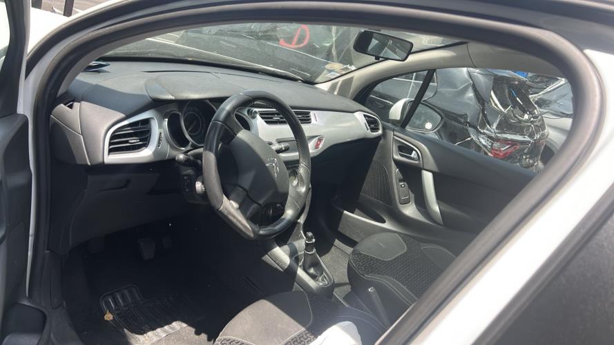 Image Custode avant gauche (porte) - CITROEN C3 2