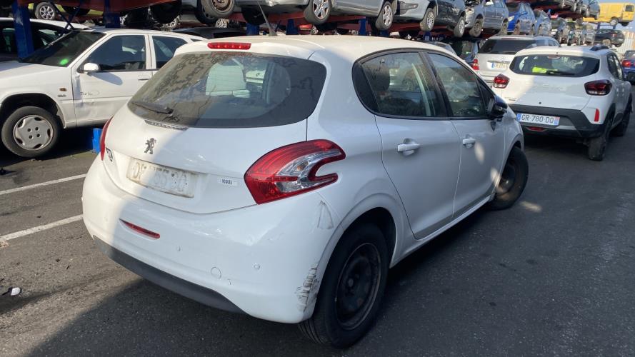 Image Pare choc avant - PEUGEOT 208 1