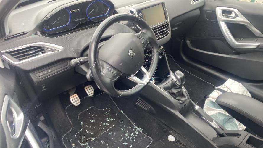 Image Vitre avant droit - PEUGEOT 208 1