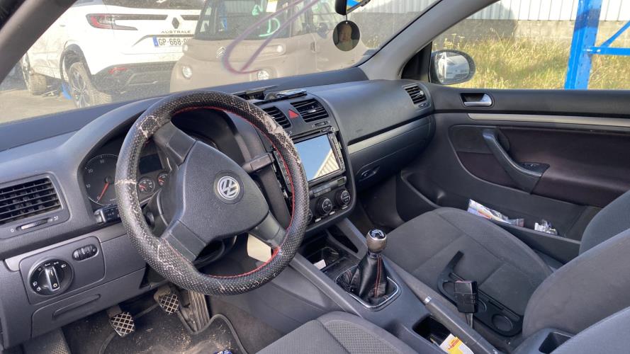 Image Attache ceinture avant droit - VOLKSWAGEN GOLF 5