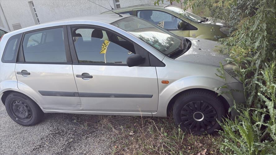 Image Feu arriere principal gauche (feux) - FORD FIESTA 5