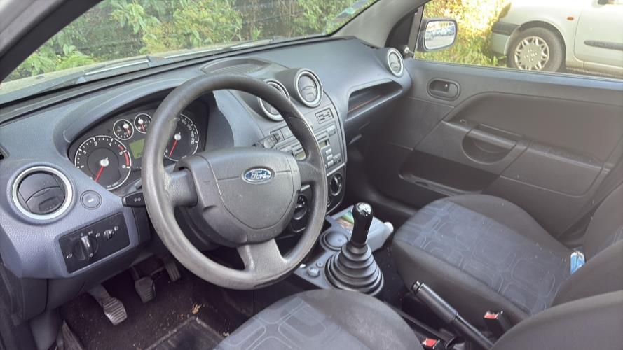Image Feu arriere principal gauche (feux) - FORD FIESTA 5