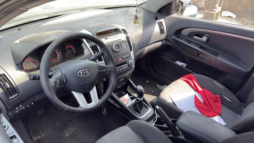 Image Feu arriere principal gauche (feux) - KIA CEE-D 1