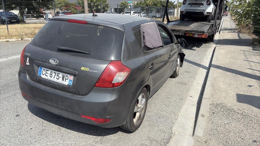 Image Feu arriere principal gauche (feux) - KIA CEE-D 1