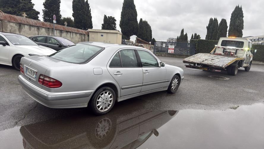 Image Moteur - MERCEDES CLASSE E 210