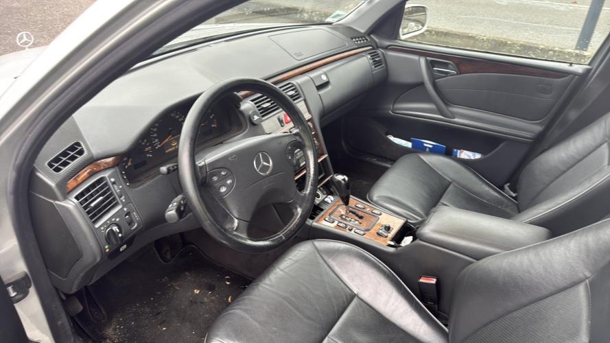 Image Moteur - MERCEDES CLASSE E 210