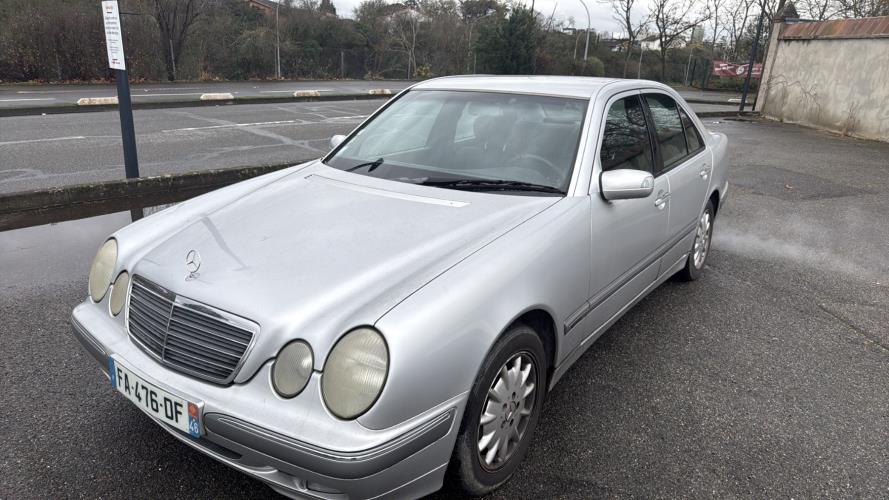 Image Moteur - MERCEDES CLASSE E 210