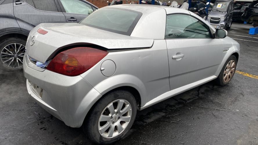 Image Capot - OPEL TIGRA 2