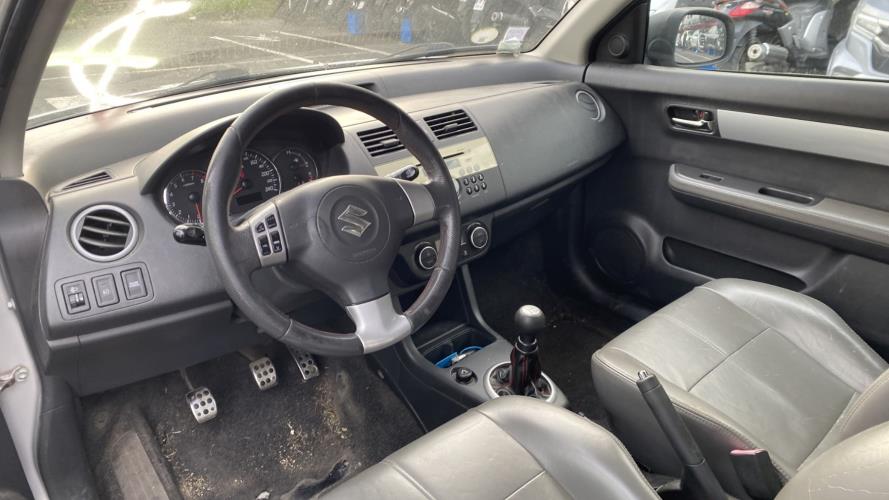 Image Porte avant gauche - SUZUKI SWIFT 3
