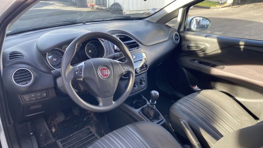 Image Pare choc arriere - FIAT PUNTO EVO 3