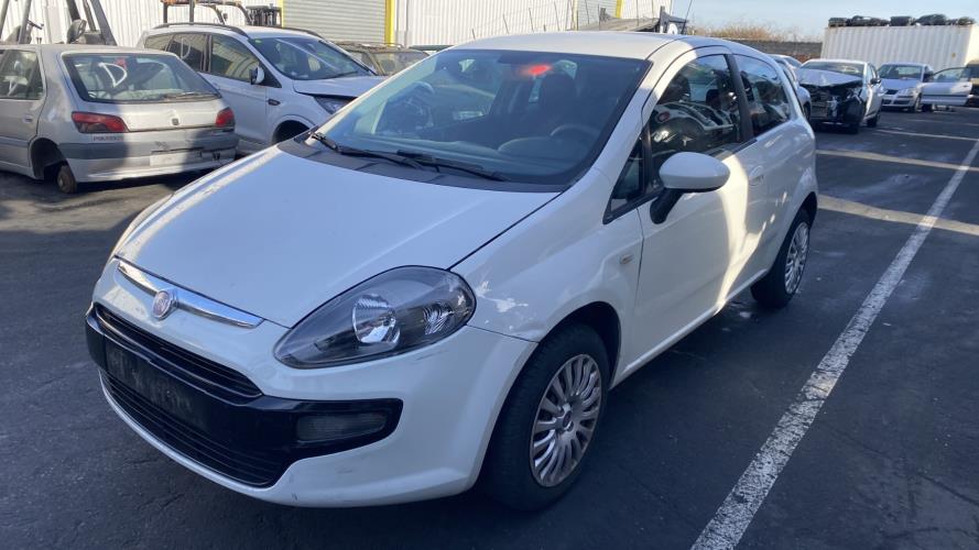 Image Pare choc arriere - FIAT PUNTO EVO 3