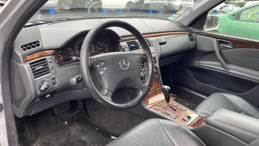 Image Moteur - MERCEDES CLASSE E 210