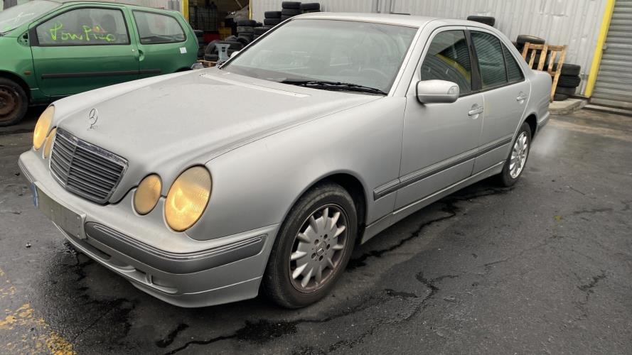 Image Moteur - MERCEDES CLASSE E 210