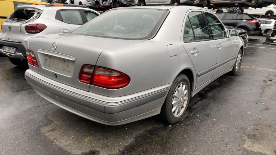 Image Moteur - MERCEDES CLASSE E 210