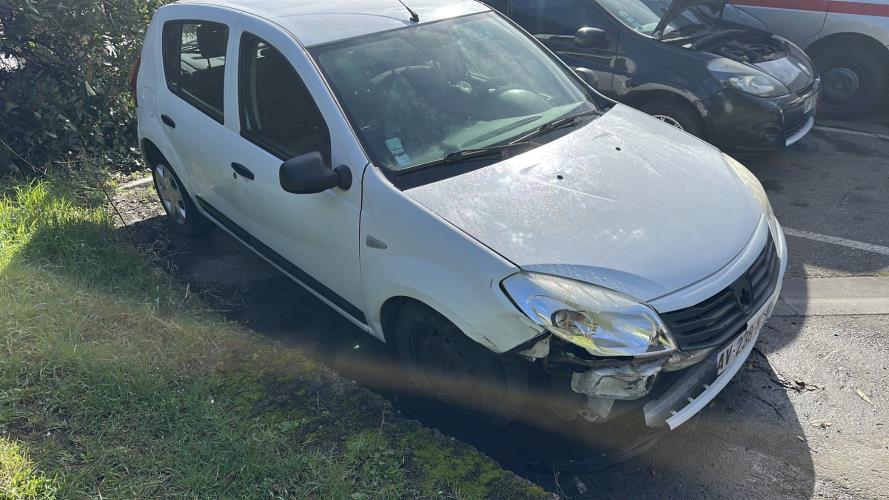 Image Cache sous moteur - DACIA SANDERO 1