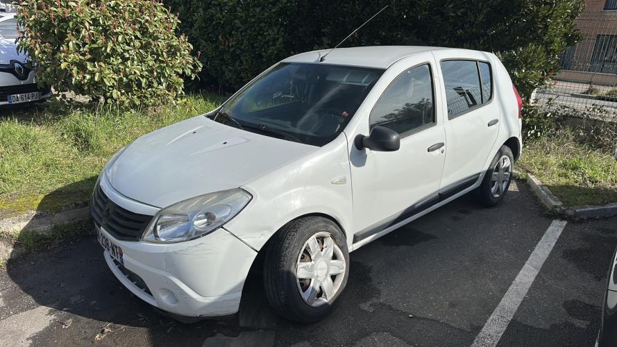 Image Cache sous moteur - DACIA SANDERO 1