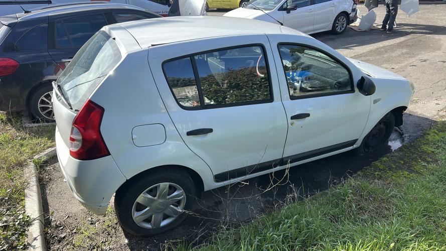 Image Cache sous moteur - DACIA SANDERO 1