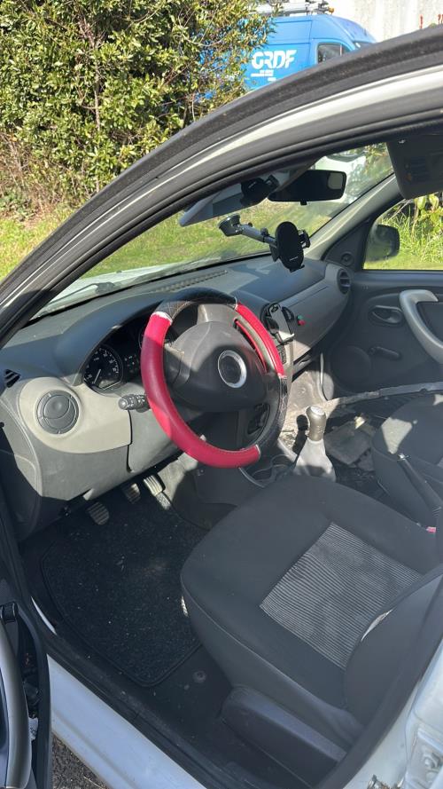 Image Cache sous moteur - DACIA SANDERO 1