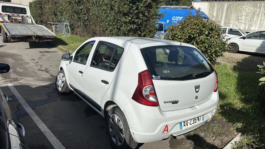 Image Cache sous moteur - DACIA SANDERO 1