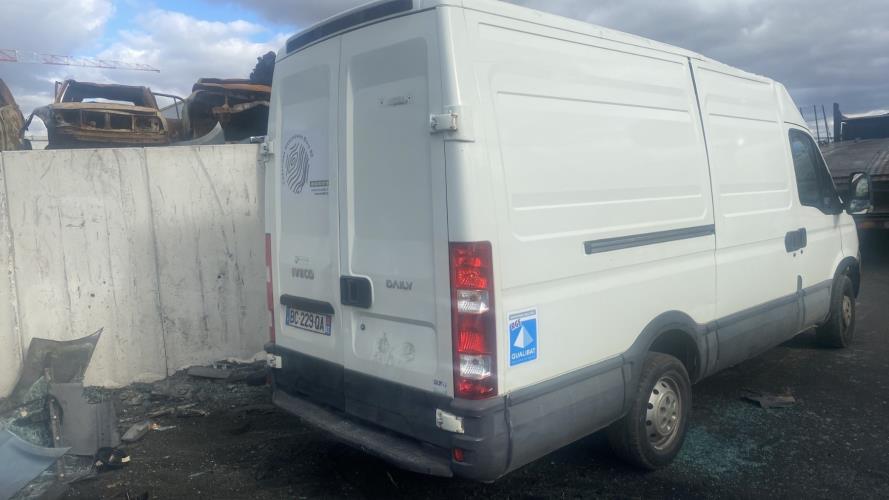 Image Custode avant droit (porte) - IVECO DAILY 4
