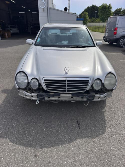 Image Pare choc arriere - MERCEDES CLASSE E 210