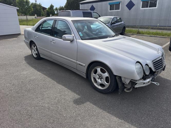 Image Pare choc arriere - MERCEDES CLASSE E 210