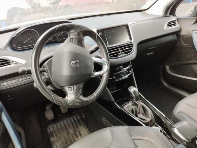 Image Eclairage de plafonnier - PEUGEOT 2008 1