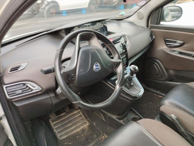 Image Feu arriere principal gauche (feux) - LANCIA YPSILON 5