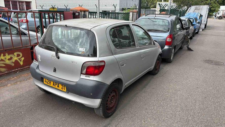 Image Feu arriere principal gauche (feux) - TOYOTA YARIS 1