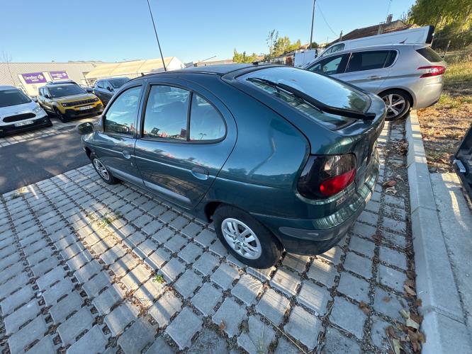 Image Feu arriere principal gauche (feux) - RENAULT MEGANE 1