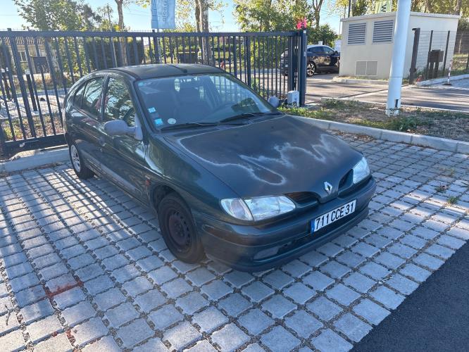 Image Feu arriere principal gauche (feux) - RENAULT MEGANE 1