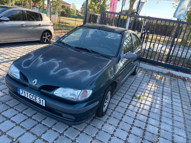 Image Feu arriere principal gauche (feux) - RENAULT MEGANE 1